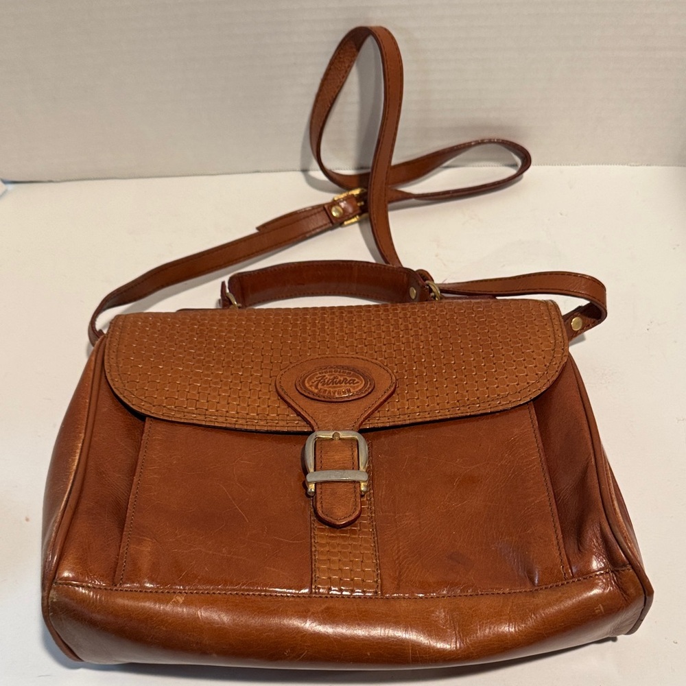 Elegant Tan Leather Crossbody Bag